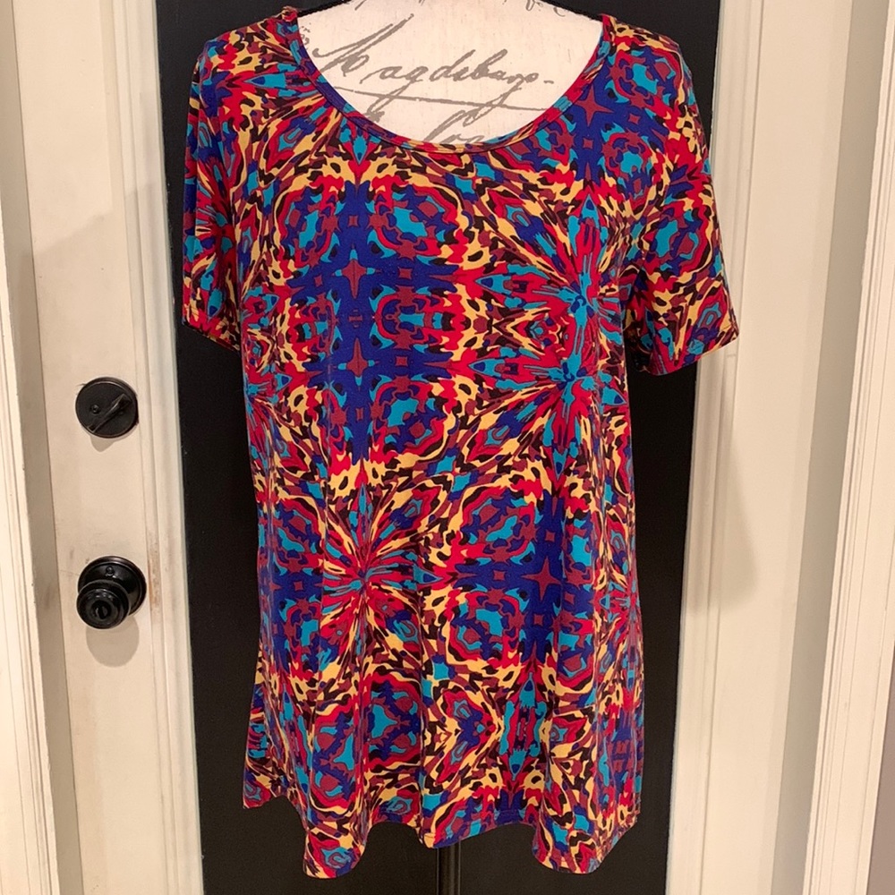 EUC LuLaRoe Classic T